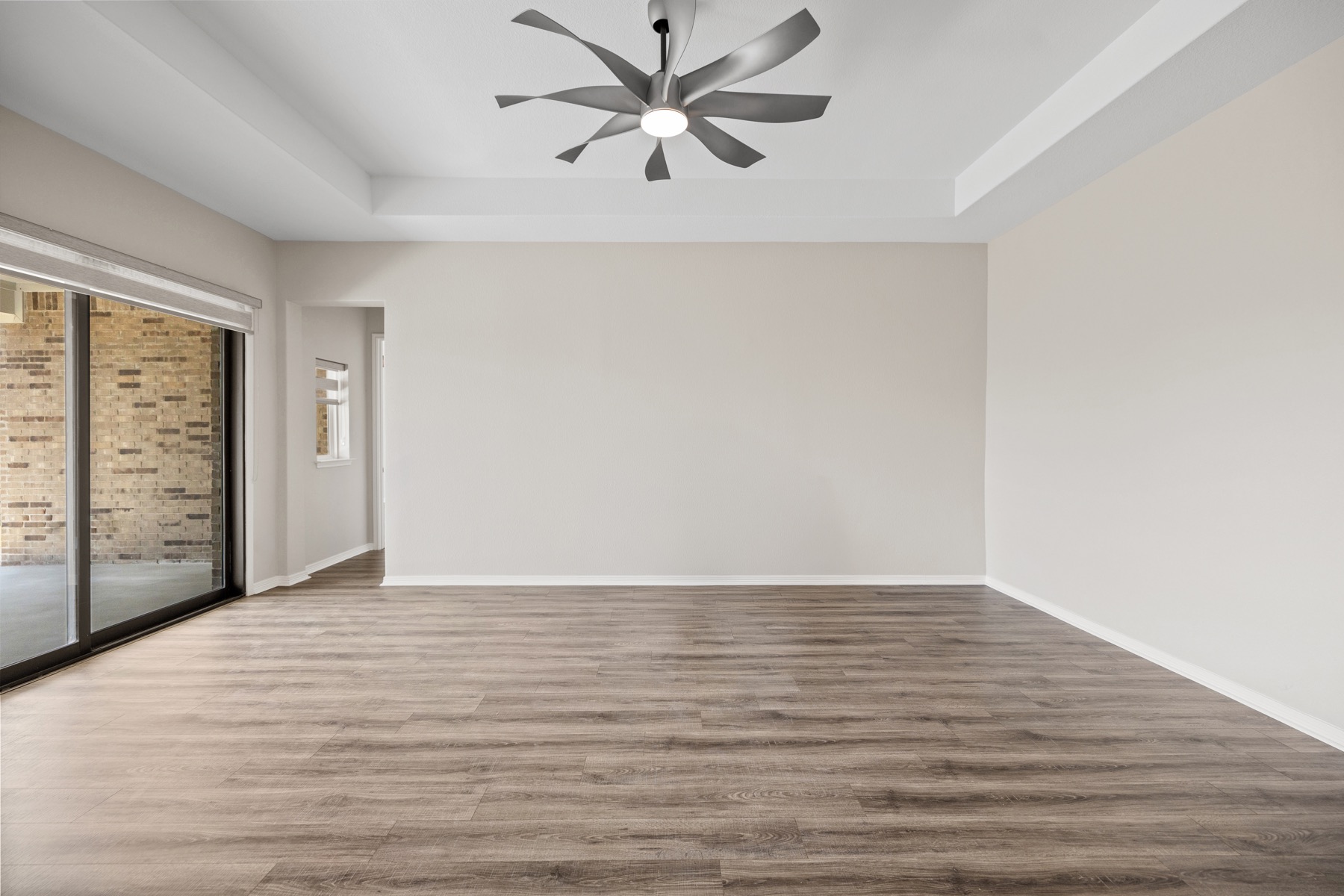 Unfurnished living room before digital staging.