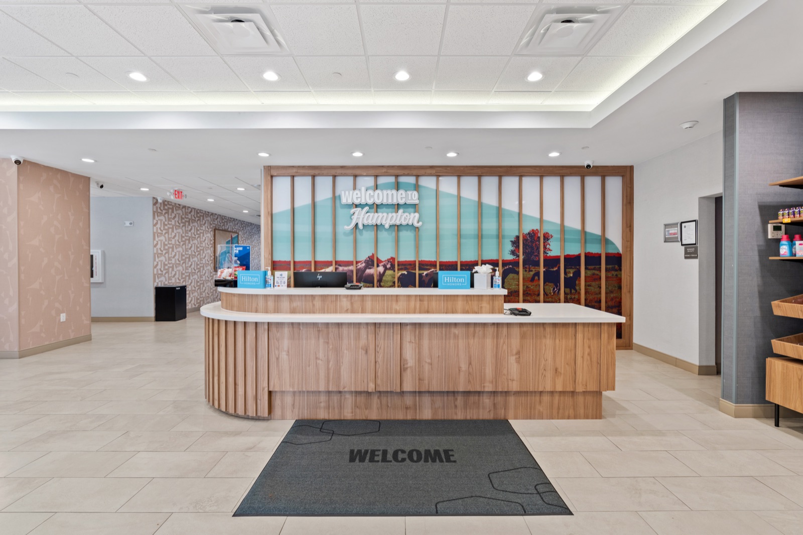 Hampton Inn reception desk and lobby welcome area
